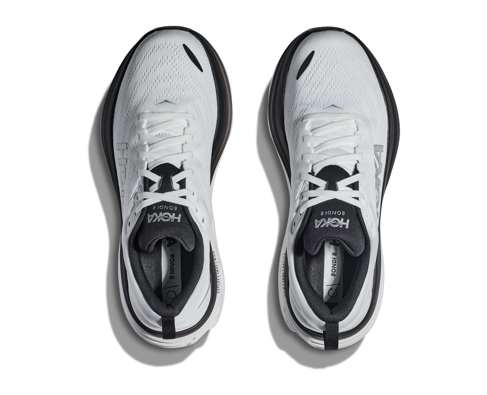 Hoka Bondi 8 i modell herr. Speciella utgåvan i vit färg med fräcka svarta detaljer. En sko som du inte ser på alla. Hos Hoka specialisterna i Sverige.