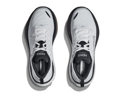 Hoka Bondi 8 i modell herr. Speciella utgåvan i vit färg med fräcka svarta detaljer. En sko som du inte ser på alla. Hos Hoka specialisterna i Sverige.