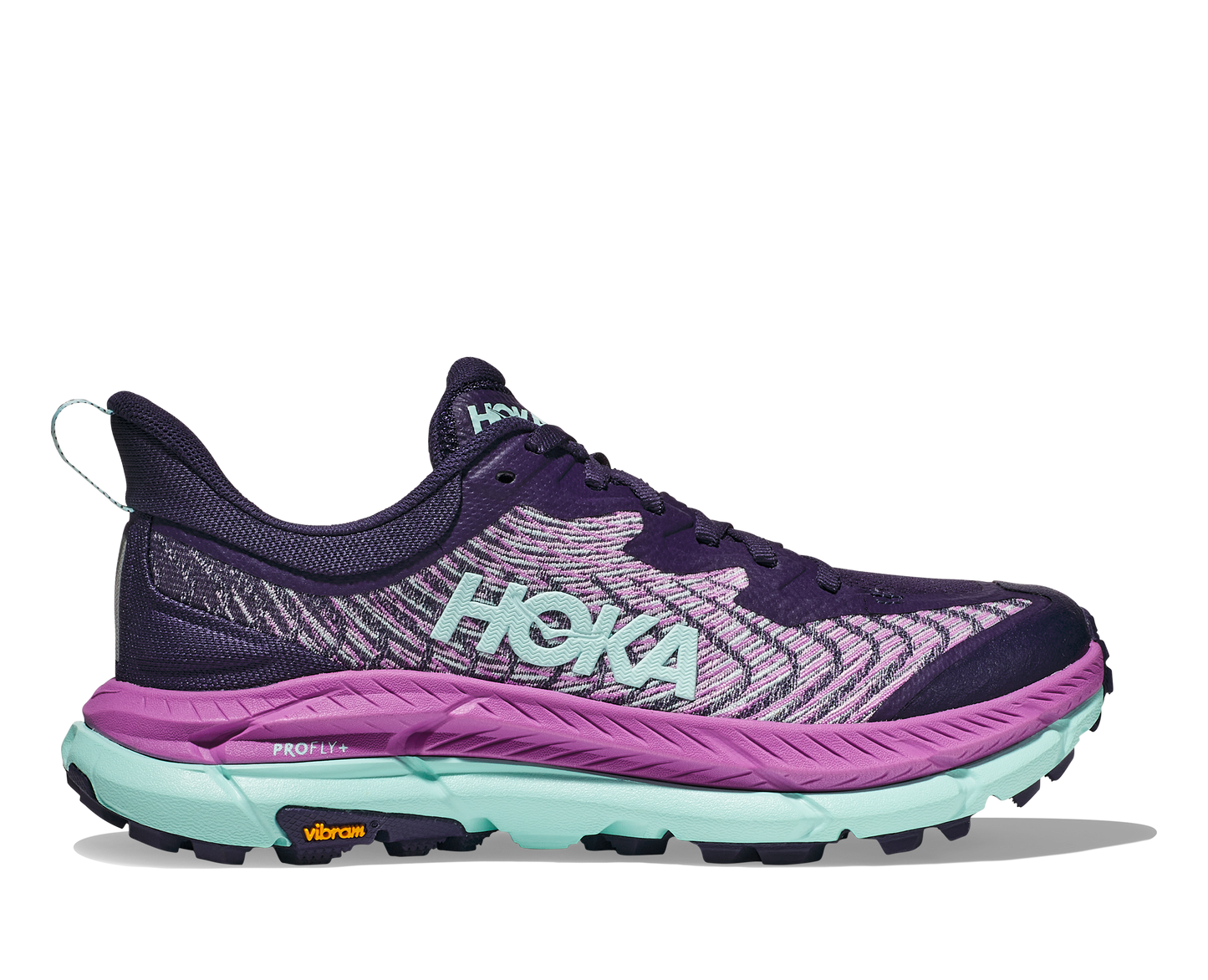 Hoka W Mafatespeed 4, trailskon med ett oerhört bra grepp med sina grova och djupa doppar i vibram. En stabilare trailsko med profly+ sula som ger stabilitet och fart. Skon är bra både till löpning och promenad i svårare terräng. Färgen går i nyanserna blått och lila. Hos dina Hoka specialister i Sverige.