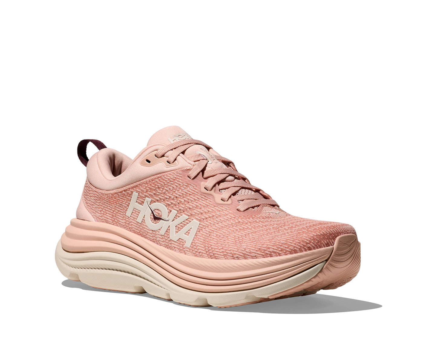 Hoka Gaviota 5 W, skomodell till dam. Denna modell är rymlig i passformen jämfört med andra Hoka skor. Här har ni Hokas stabilaste sko med pronationsstöd. Här går färgen i rosa och beiga nyanser. Perfekt för löpningen eller arbetspasset där du behöver mycket dämpning.