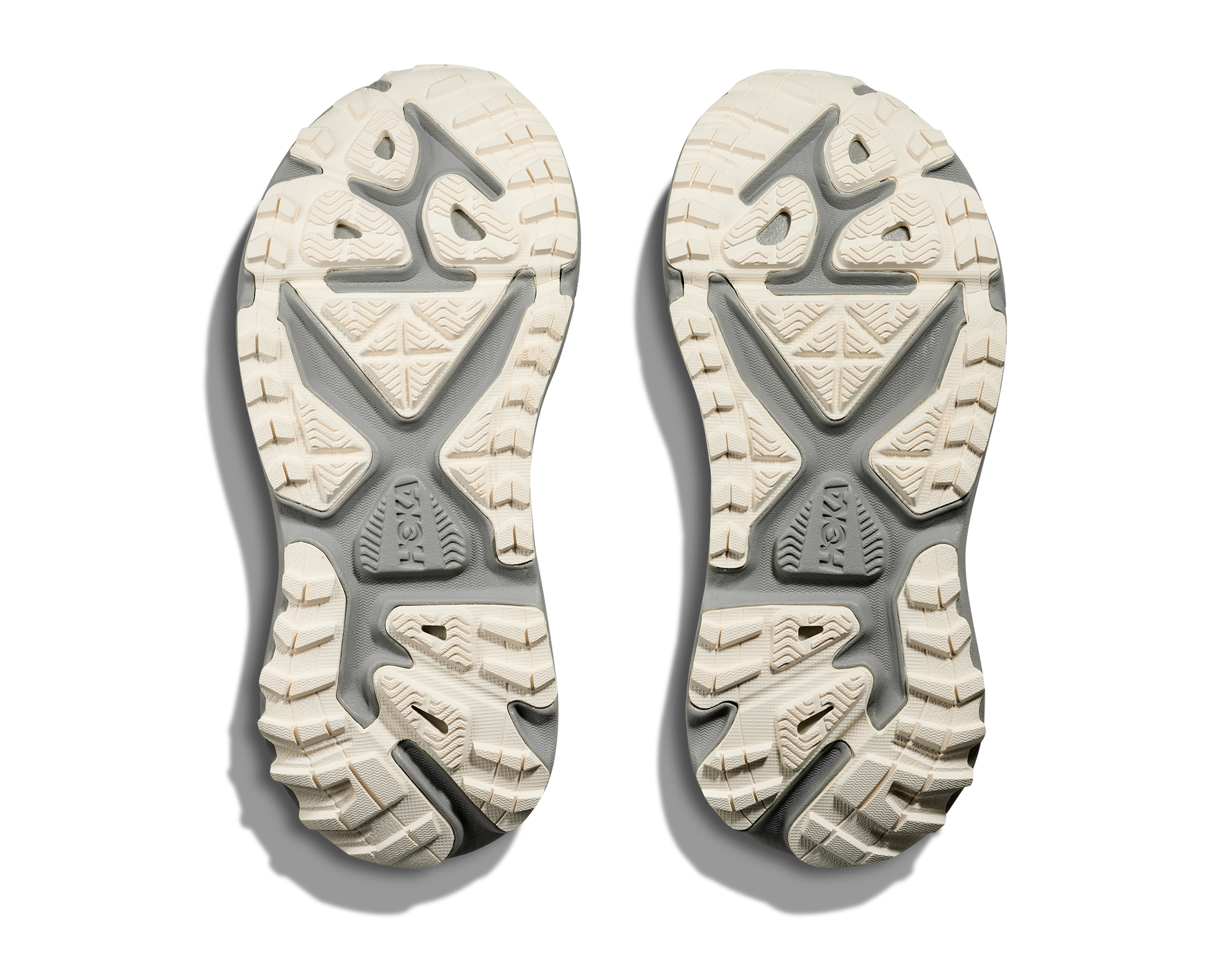 Hoka Stinson 7 M, herrmodell. Hybridsko för alla underlag. En av Hokas stabilaste skor med pronationsstöd. En väldämpad sko som avlastar rygg och knä.  Gråa och vita nyanser på denna sko.