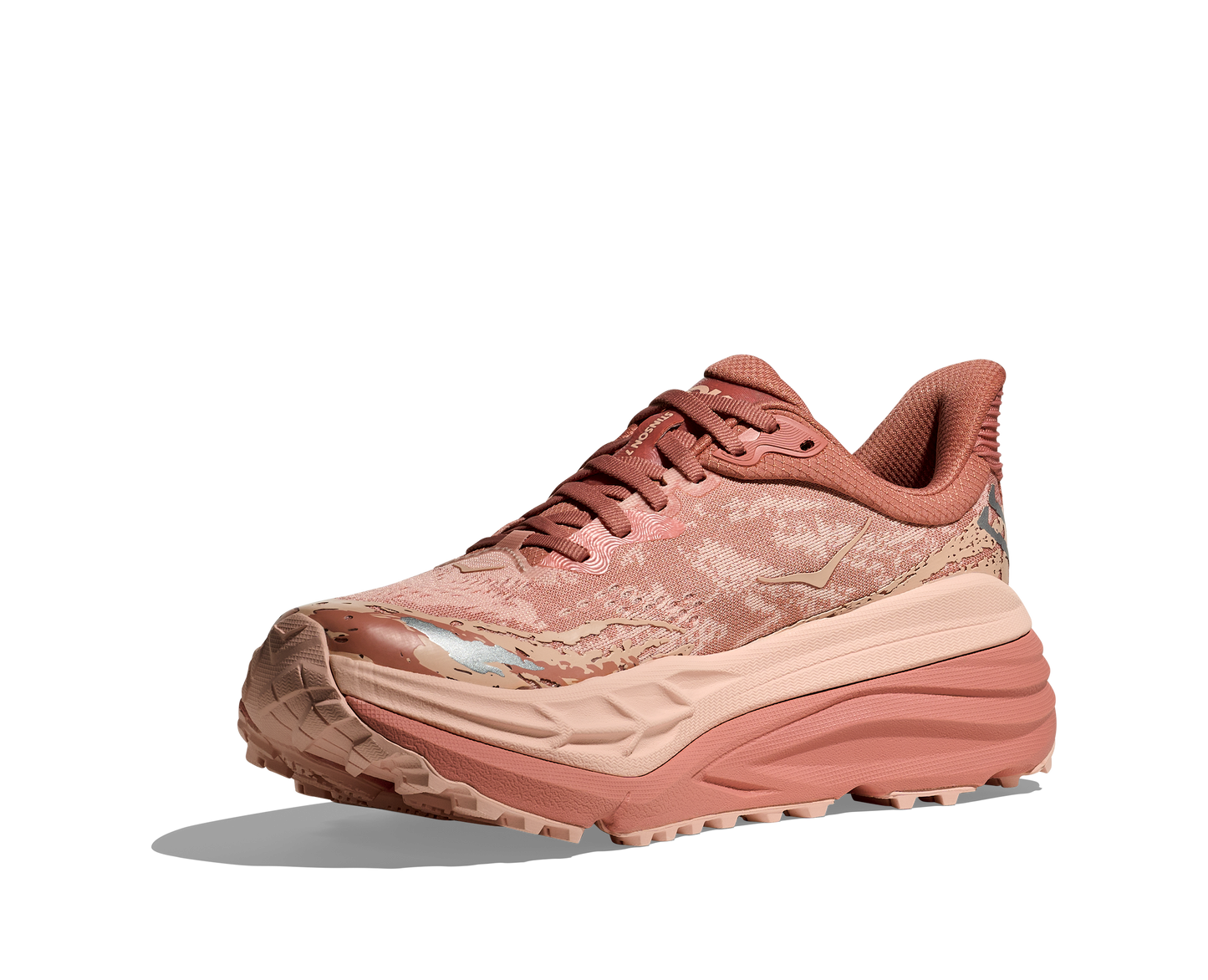 Hoka Stinson 7 W, dammodell. Hybridsko för alla underlag. En av Hokas stabilaste skor med pronationsstöd. En väldämpad sko som avlastar rygg och knä. Färgen här är rosa och beige.