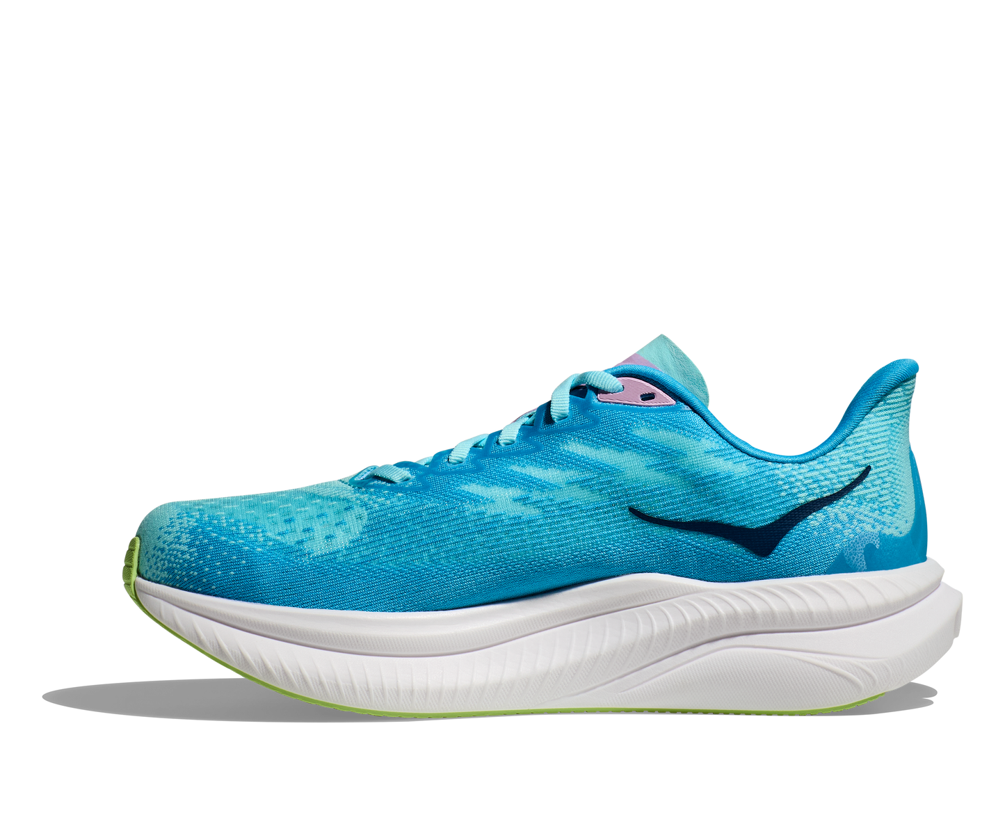 Hoka W Mach 6 (CSSW) - En snabb löparsko med skön dämpning. Blå/Vitt färg med lila och gröna detaljer.