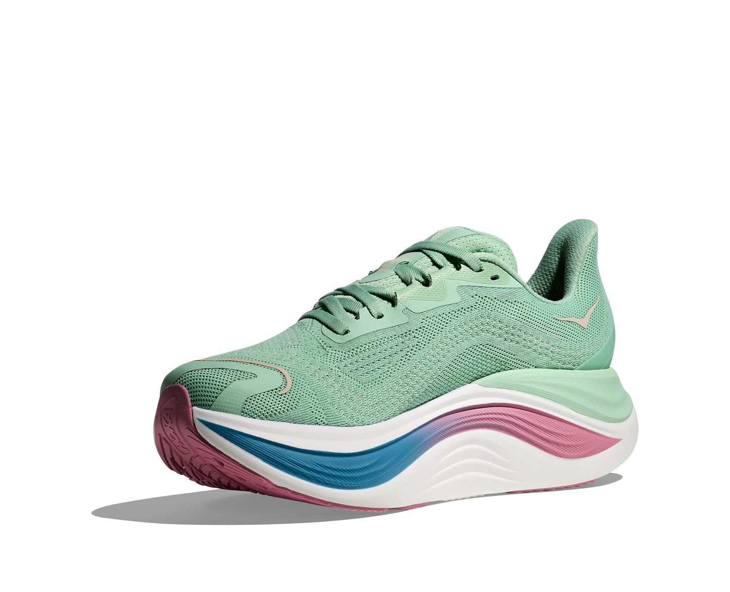 Hoka Skyward X W, dammodell i grön, blå, rosa och vit färg. Detta är skon som har mycket av allt. Vingad kolfiberplatta för maximal fart och stabilitet. En sko som levererar fart, stabilitet och komfort!