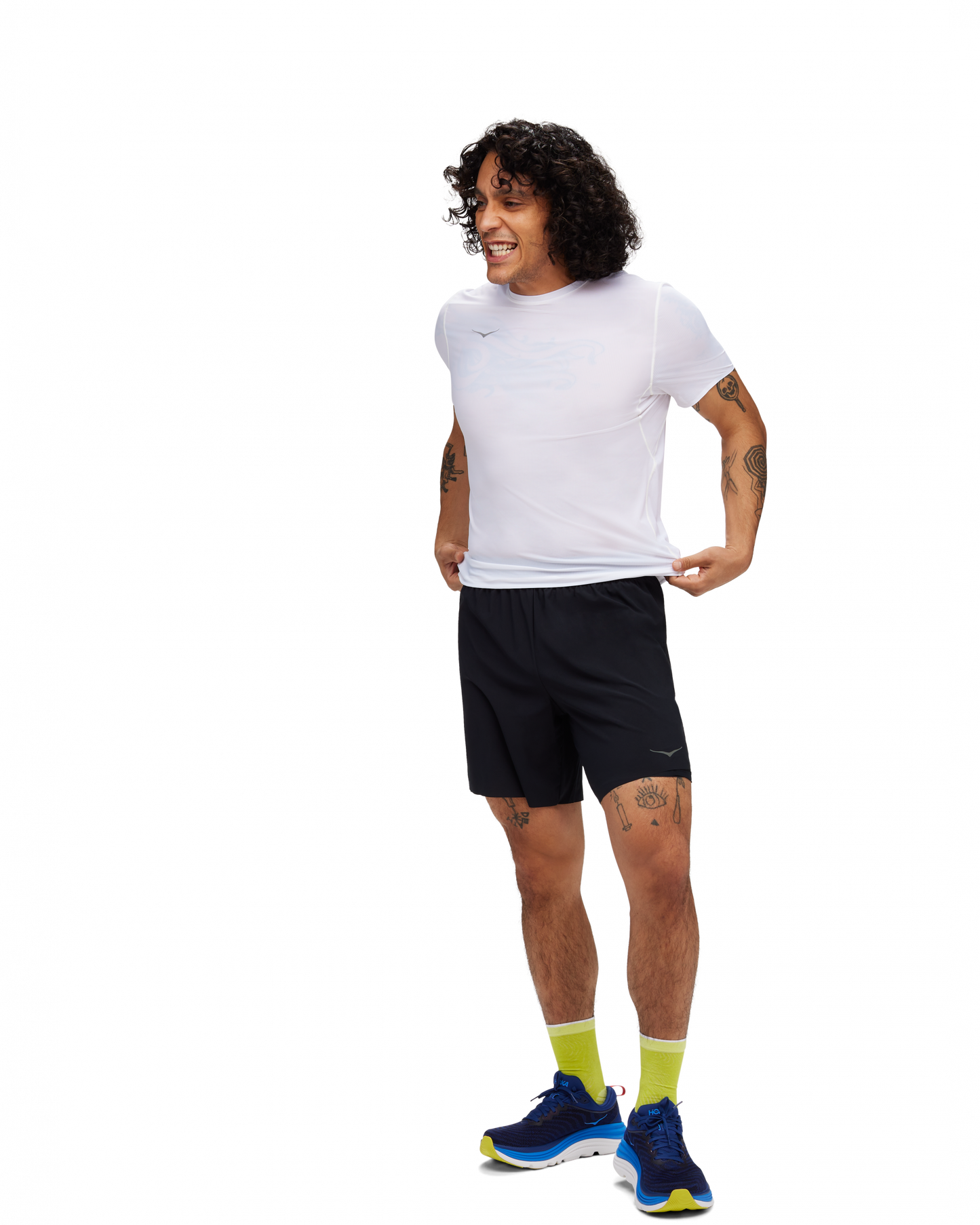 Lätta, mjuka och stretchiga löpar shorts med innershorts i svart färg. En ficka i innershortsen, perfekt för gels. Dragkedjsficka bak på byxorna och 2 öppna fickor på varje sida av shortsen. Hoka logo på vänster ben fram. Hoka i text på högerben bak.