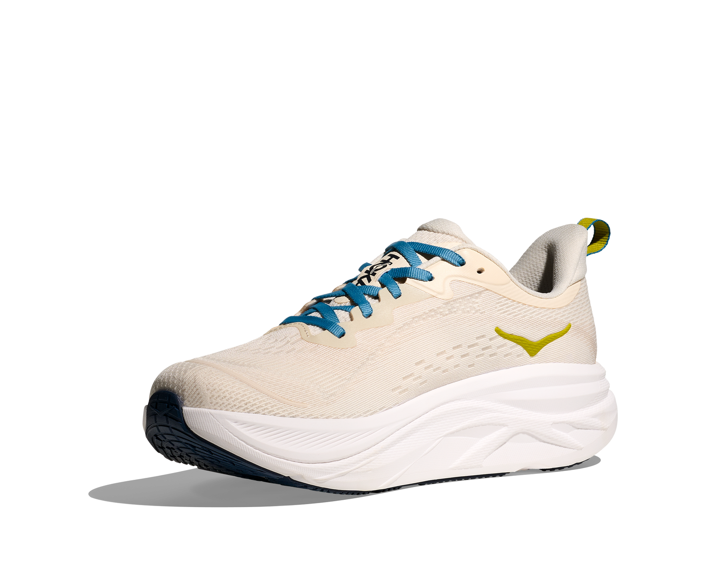 Hoka Skyflow M, löparskor i beige och vit färg med detaljer i blått, gult och svart. Dämpad och stabil sko som är gjord för asfalt och grusvägar. Köp hos oss, din Hoka specialist i Sverige!