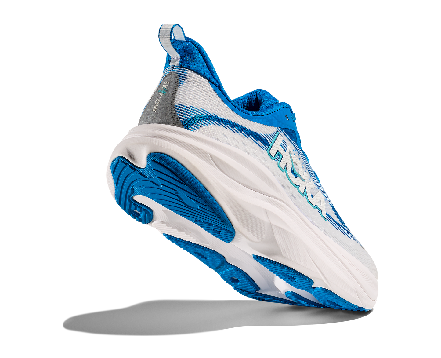 Hoka Skyflow M, löparskor i blå och vit färg. Dämpad och stabil sko som är gjord för asfalt och grusvägar. Köp hos oss, din Hoka specialist i Sverige!