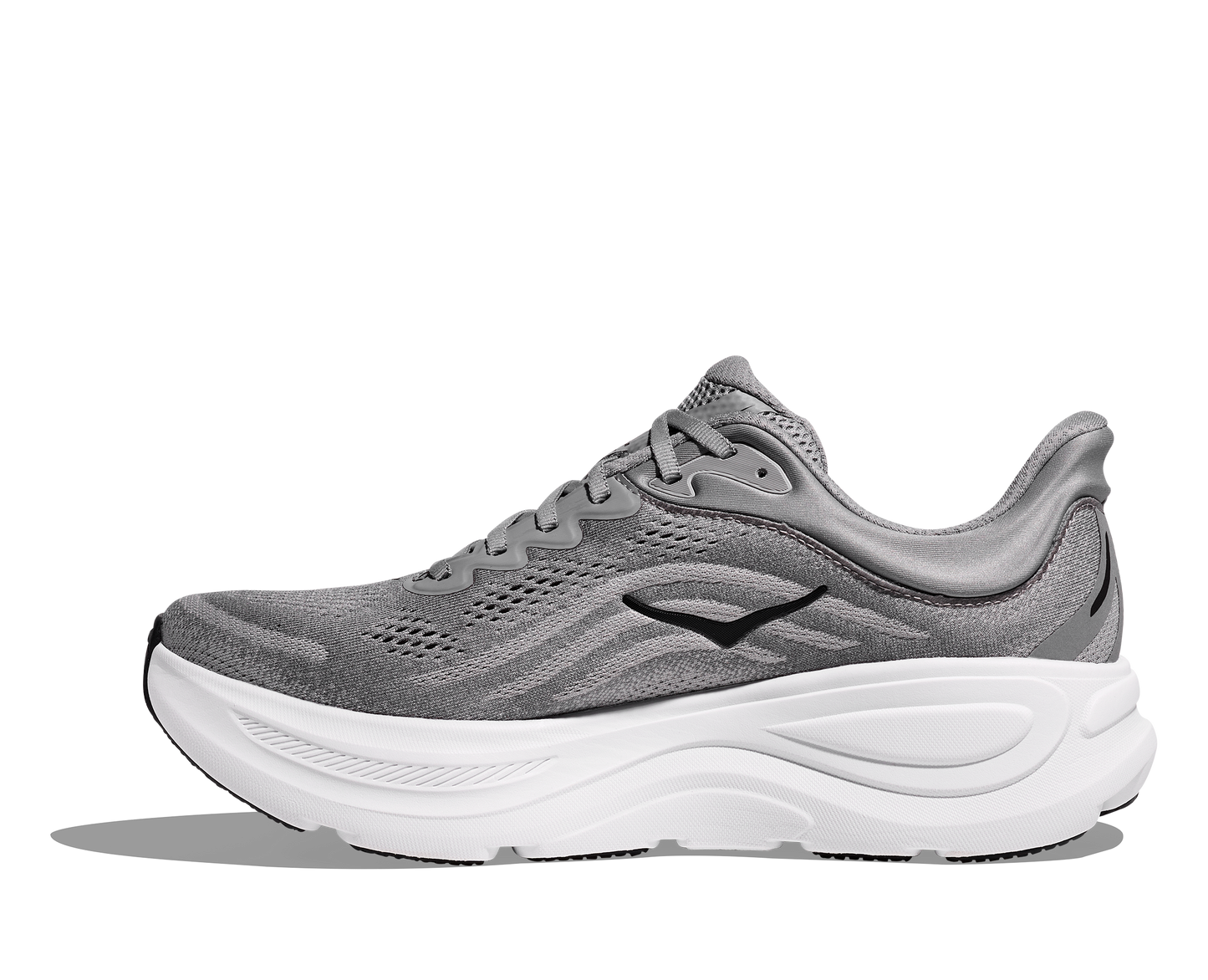 Hoka M Bondi 9, dämpad herrsko. Perfekt för en mjuk och skonsam löpning. Även en super bra arbetssko som avlastar kroppen under hela dagen. Här i grå färg med vit sula och svarta detaljer. Köp hos dina Hoka specialister i Sverige idag!