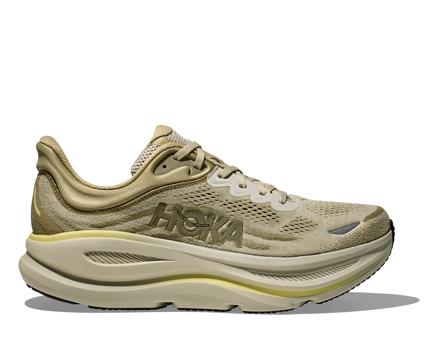 Hoka M Bondi 9, dämpad herrsko. Perfekt för en mjuk och skonsam löpning. Även en super bra arbetssko som avlastar kroppen under hela dagen. Gröna och beigea nyanser på denna sko med gula detaljer. Köp hos dina Hoka specialister i Sverige idag!