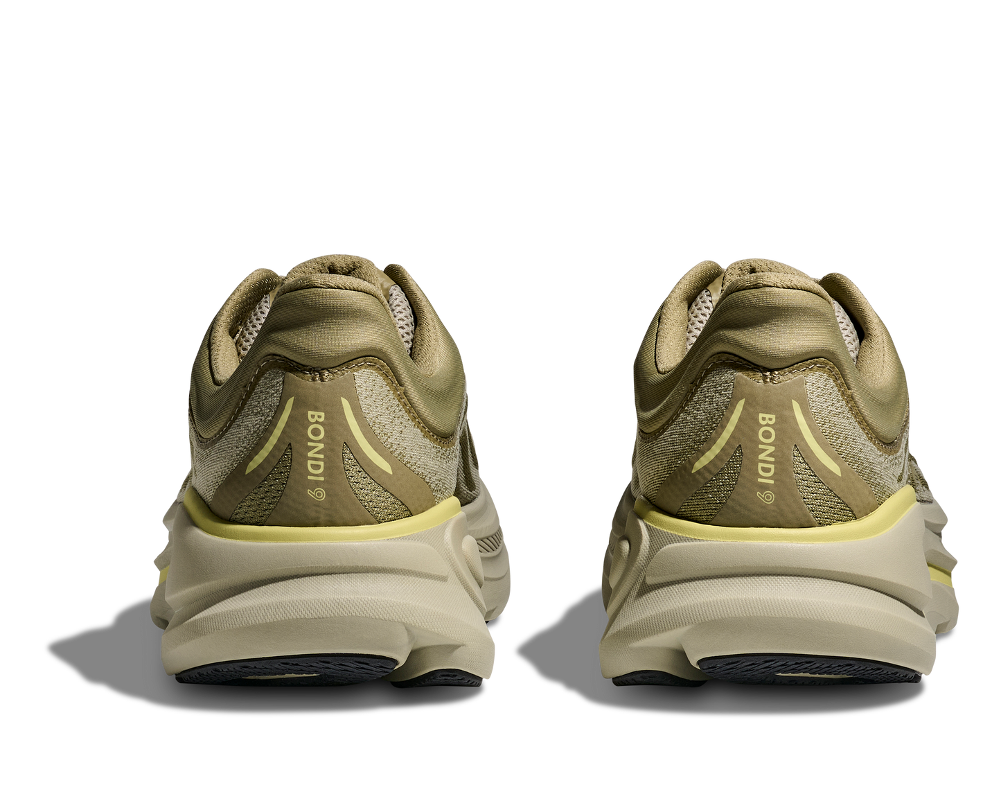 Hoka M Bondi 9, dämpad herrsko. Perfekt för en mjuk och skonsam löpning. Även en super bra arbetssko som avlastar kroppen under hela dagen. Gröna och beigea nyanser på denna sko med gula detaljer. Köp hos dina Hoka specialister i Sverige idag!