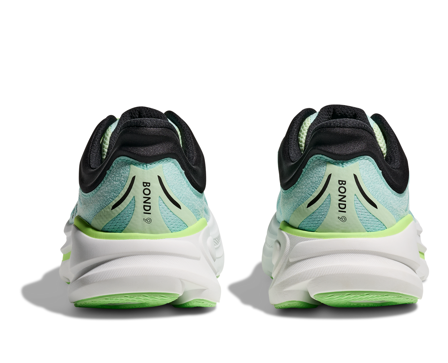 Hoka M Bondi 9, med supermjukt och responsivt skum, stabil hälkappa och uppdaterad design är Bondi 9 redo för allt från löprundor och långpromenader till vardagens alla steg. Nyanserna går i blått och grönt, med vit sula och svarta detaljer.