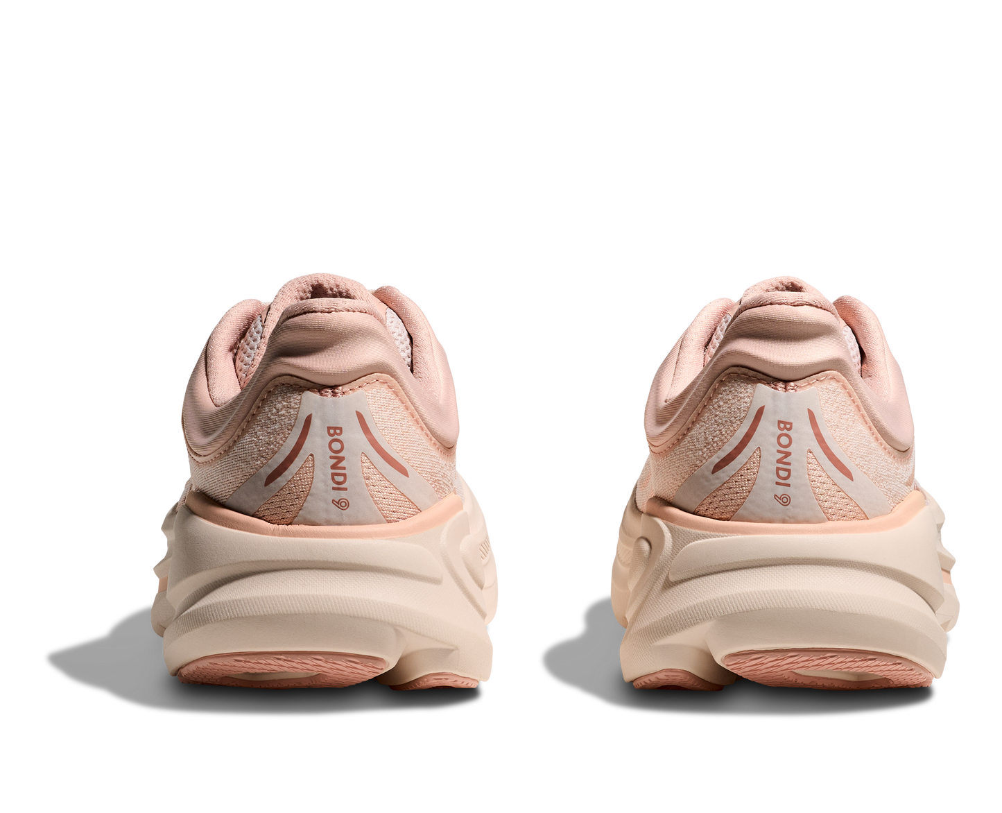 Hoka W Bondi 9, dämpad damsko. Perfekt för en mjuk och skonsam löpning. Även en super bra arbetssko som avlastar kroppen under hela dagen. Här i härliga rosa och beigea nyanser. Köp hos dina Hoka specialister i Sverige idag!