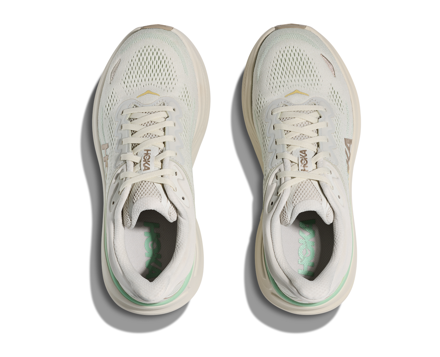Hoka W Bondi 9, dämpad damsko. Perfekt för en mjuk och skonsam löpning. Även en super bra arbetssko som avlastar kroppen under hela dagen. Här i grön, beige, gråa nyanser. Köp hos dina Hoka specialister i Sverige idag!