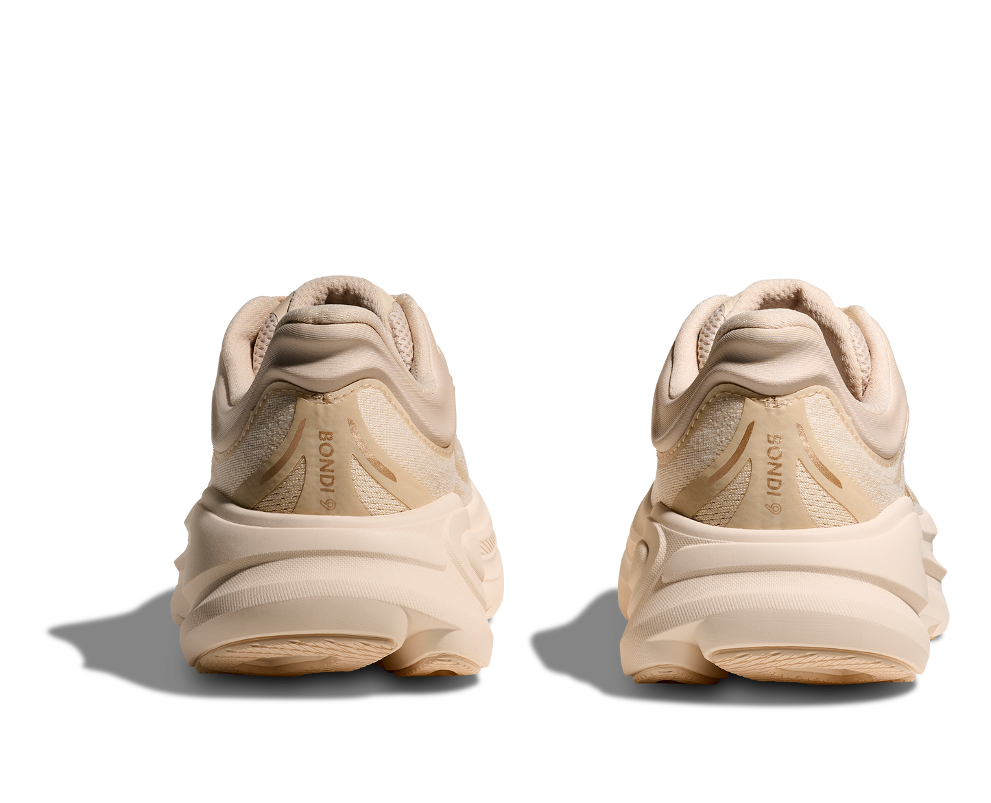 Hoka W Bondi 9, dämpad damsko. Perfekt för en mjuk och skonsam löpning. Även en super bra arbetssko som avlastar kroppen under hela dagen. Här i beige nyans. Köp hos dina Hoka specialister i Sverige idag!