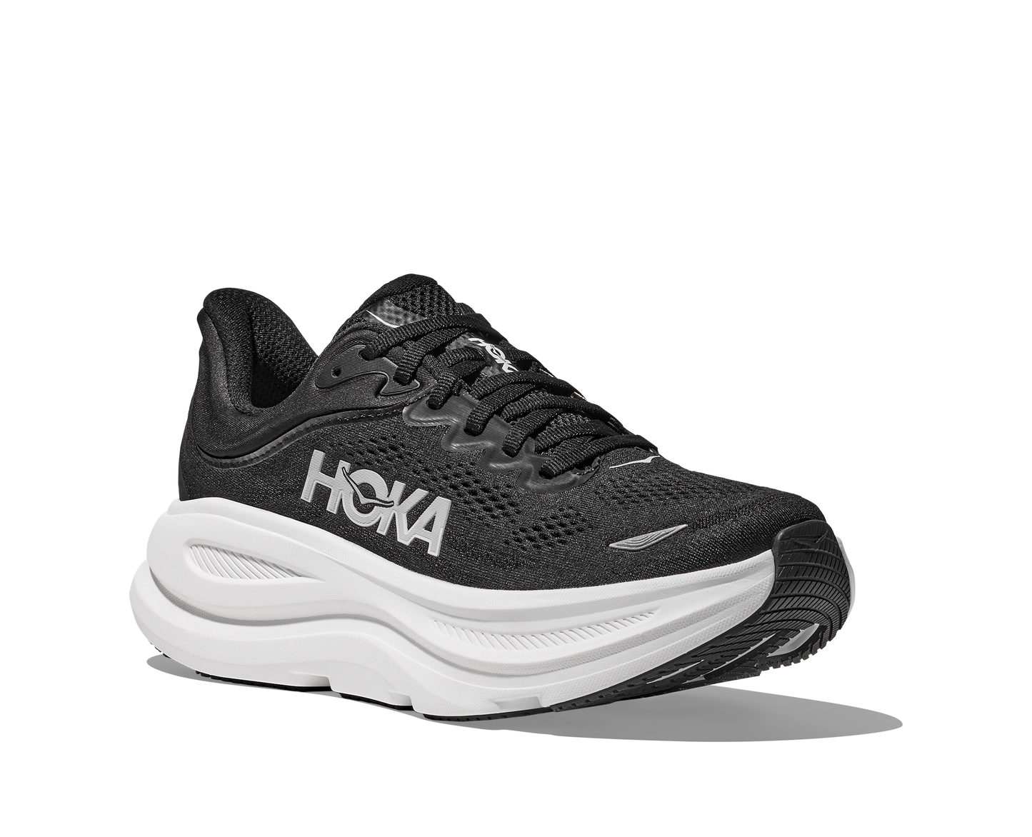 Hoka M Bondi 9 Wide, dämpad herrsko. Perfekt för en mjuk och skonsam löpning. Även en super bra arbetssko som avlastar kroppen under hela dagen. Färg i svart och vitt. Köp hos dina Hoka specialister i Sverige idag!