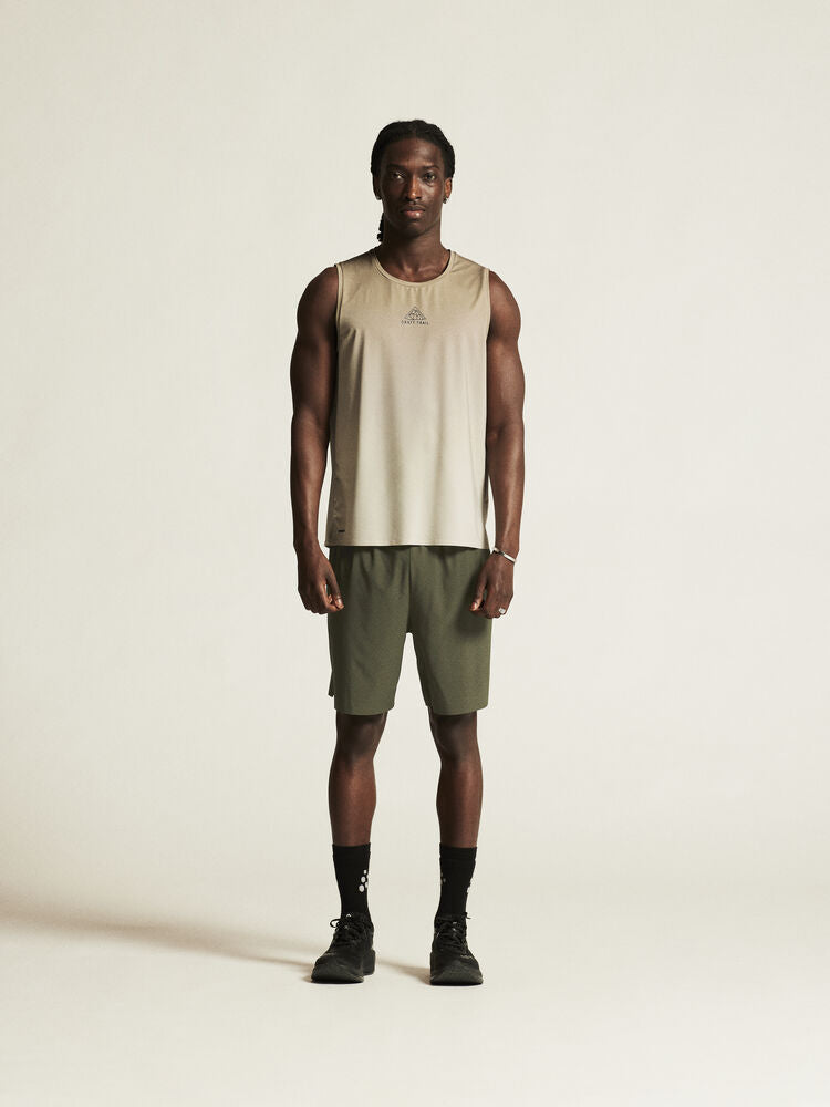 Craft PRO Hypervent Long Shorts 2 M. Gröna löparshorts för herr. Avslappnad passform, längre ben och sidoslitsar. Elastisk midja i mesh med justerbar dragsko. Två sidofickor.