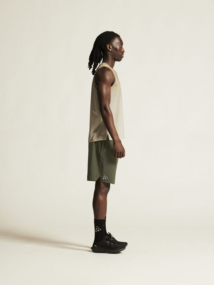Craft PRO Hypervent Long Shorts 2 M. Gröna löparshorts för herr. Avslappnad passform, längre ben och sidoslitsar. Elastisk midja i mesh med justerbar dragsko. Två sidofickor.