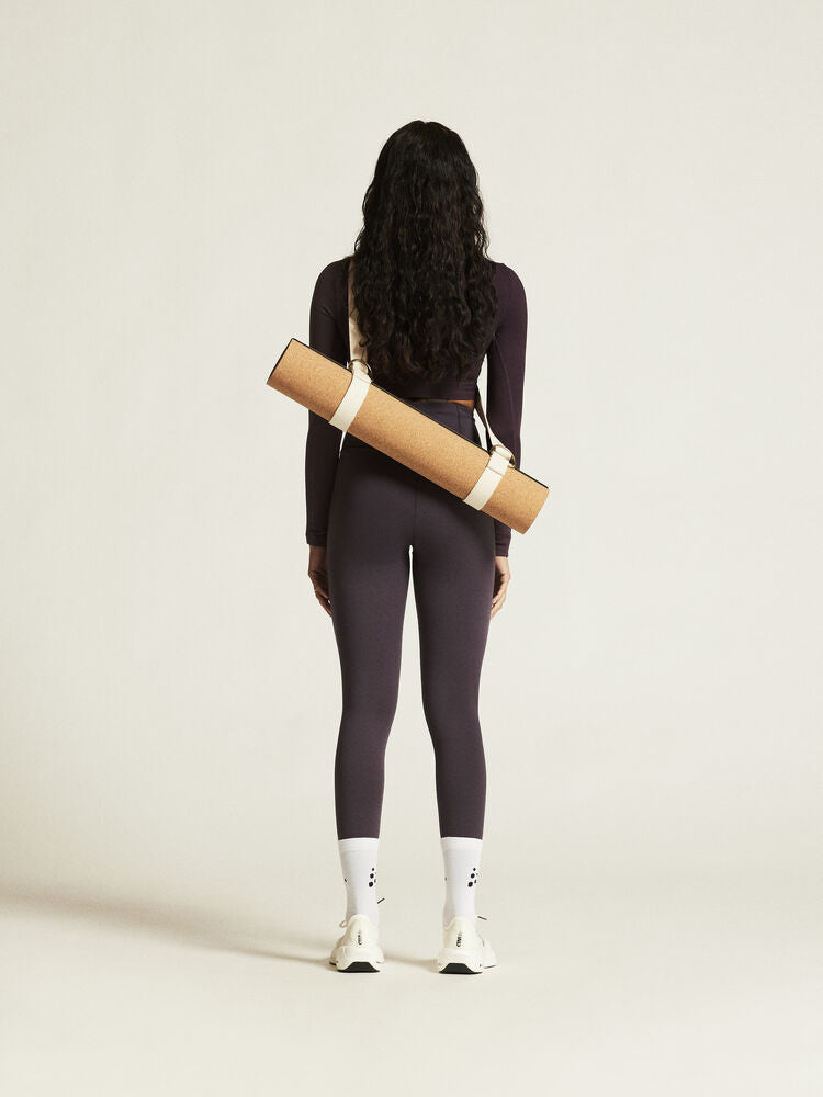 Craft Collective 7/8 Tights W. Lila träningstights till dam för träning och vardagsliv. 7/8-dels benlängd samt hög midja. Craft etikett på höften.