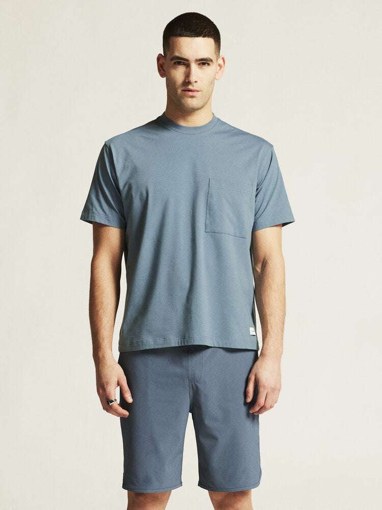 Craft Collective Relaxed SS Tee M. Blå, avslappnad t-shirt till herr för träning och vardag. Bröstficka på vänster sida. Craft etikett nedtill på vänster sida.