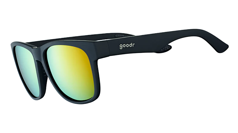 goodr Beelzebub´s Bourbon Burpees. Svarta bågar med snyggt orange glas. Framtagna för att sitta där dom ska vid aktivitet, men också en riktigt snygg accessoar till vardags. Polariserade UV400-linser.