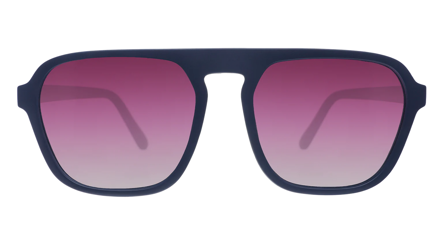 goodr Deja Vu Daydream. Fyrkantiga aviator-solglasögonen i mörkblå båge och lila gradientlinser. Dessa solglasögon kombinerar vintagekänsla med modern teknik och erbjuder både estetik och funktionalitet.