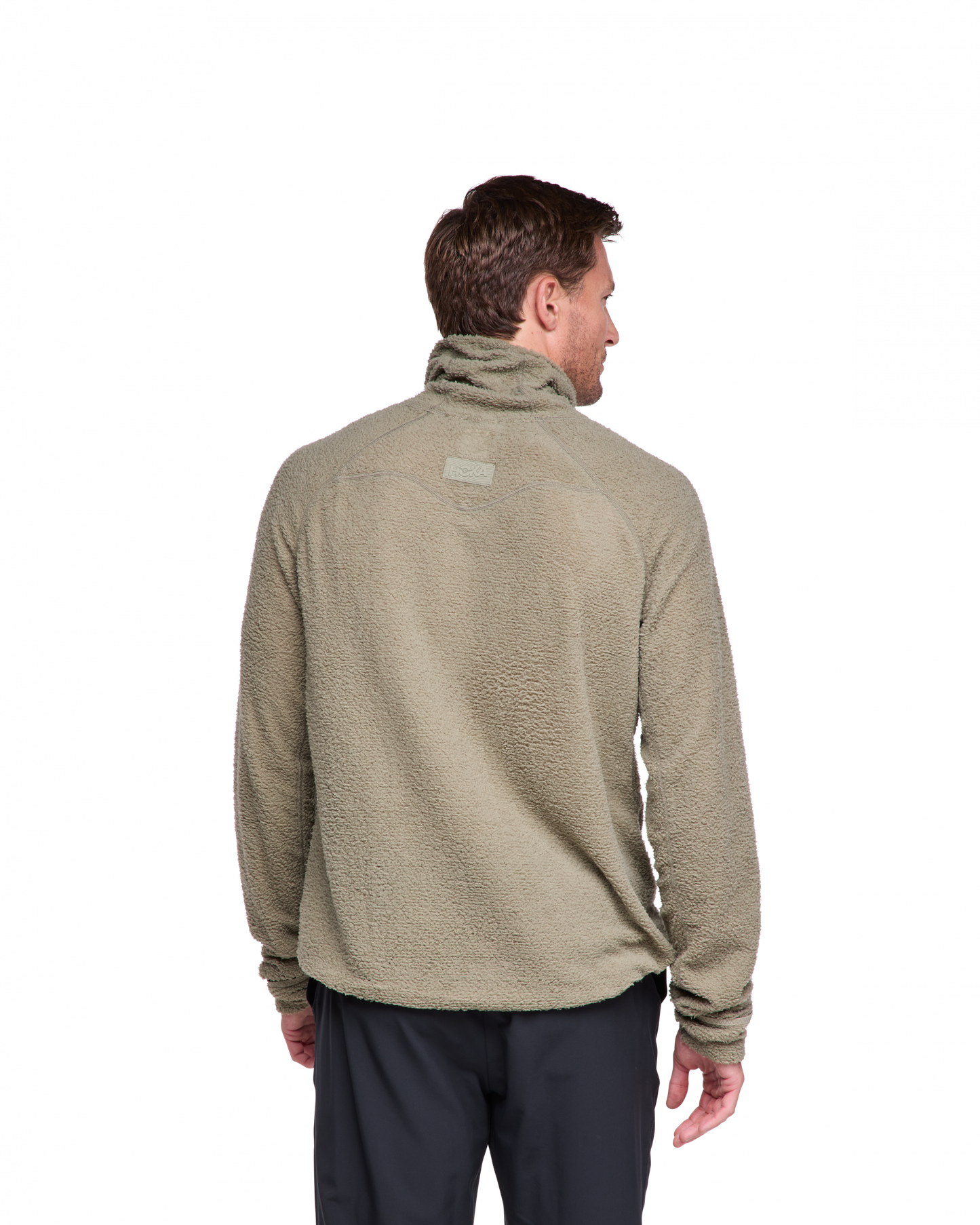 Supermjuk fleece med en flexibel polo-design, handvärmar-muddar och dragsko vid höften för perfekt passform och komfort.