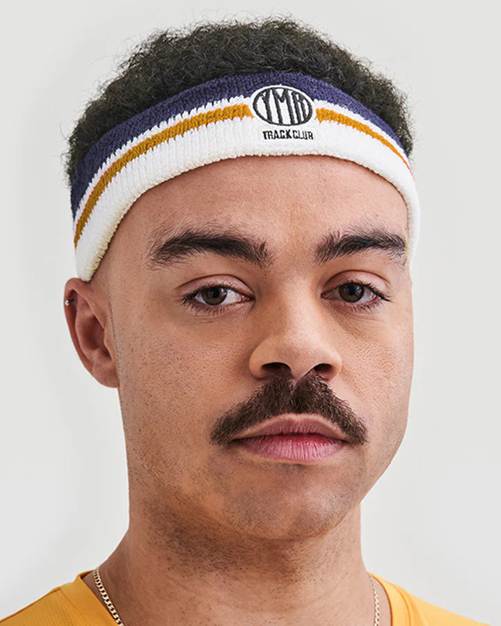 YMR Bäckaryd Headband. Pannband av frotté i vitt, rött och blått. Logotyp i mörkblått framtill.