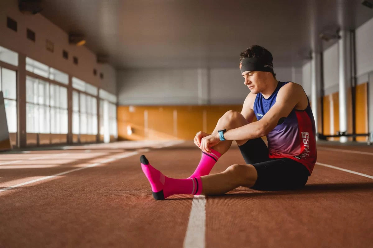 Incylence High-Viz Pink. Neon rosa löparstrumpor som håller dig fri från skav. Synliga i mörker.