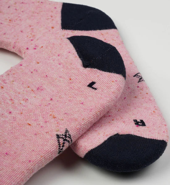 Incylence Lifestyle kollektion. En mjuk och härlig strumpa att bära till vardags och slappa dagar. Denna modell i rosa färg med svarta detaljer. Köp hos oss i Sverige idag!