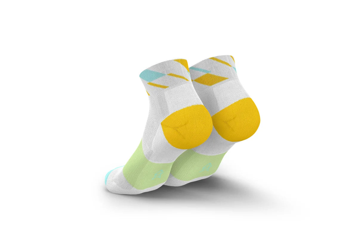 Incylence Ultralight Angles Short Mint Yellow. Ultratunn strumpa för träning och bäst till löpning. Vit med gul, turkos och ljusgrön detalj.
