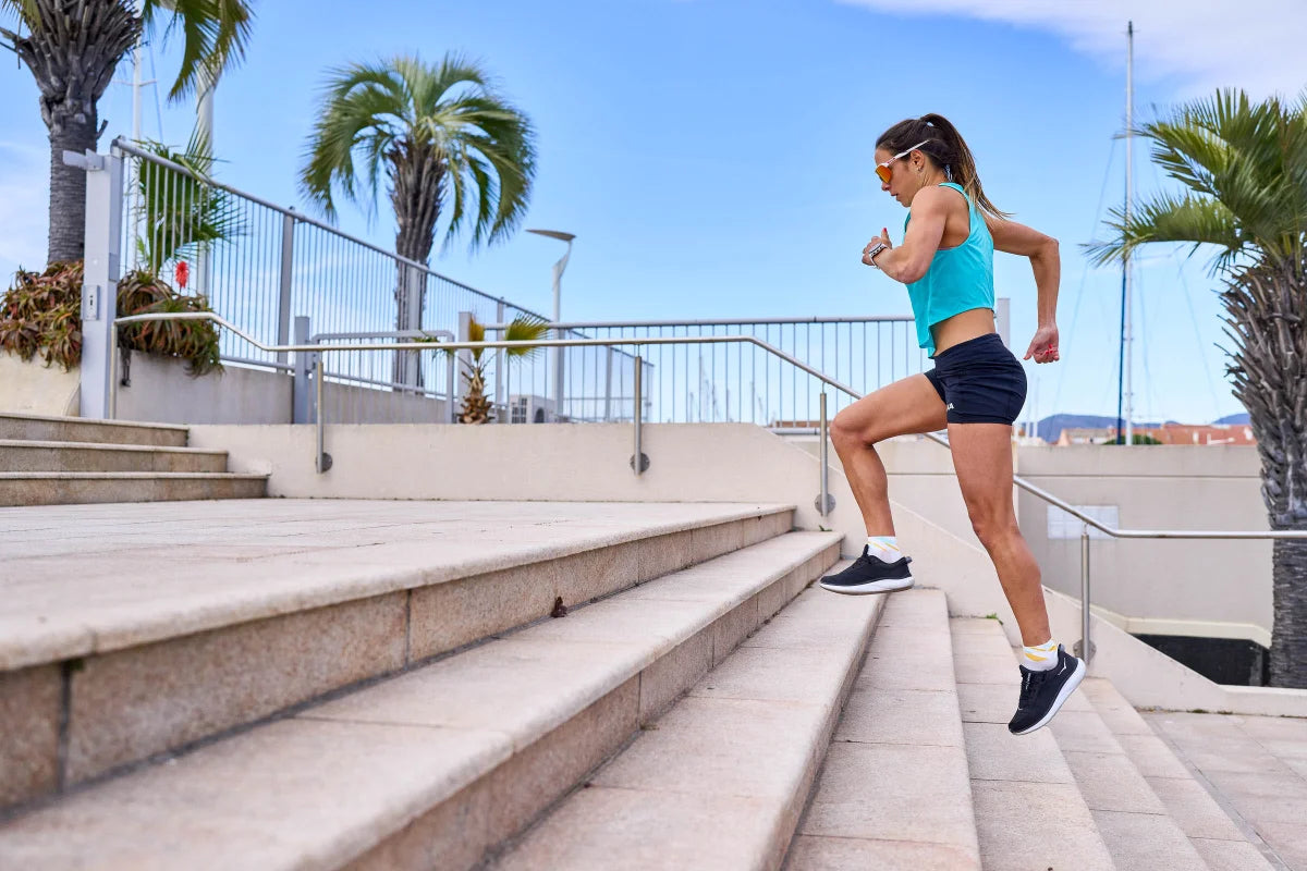 Incylence Ultralight Angles Short Mint Yellow. Ultratunn strumpa för träning och bäst till löpning. Vit med gul, turkos och ljusgrön detalj.