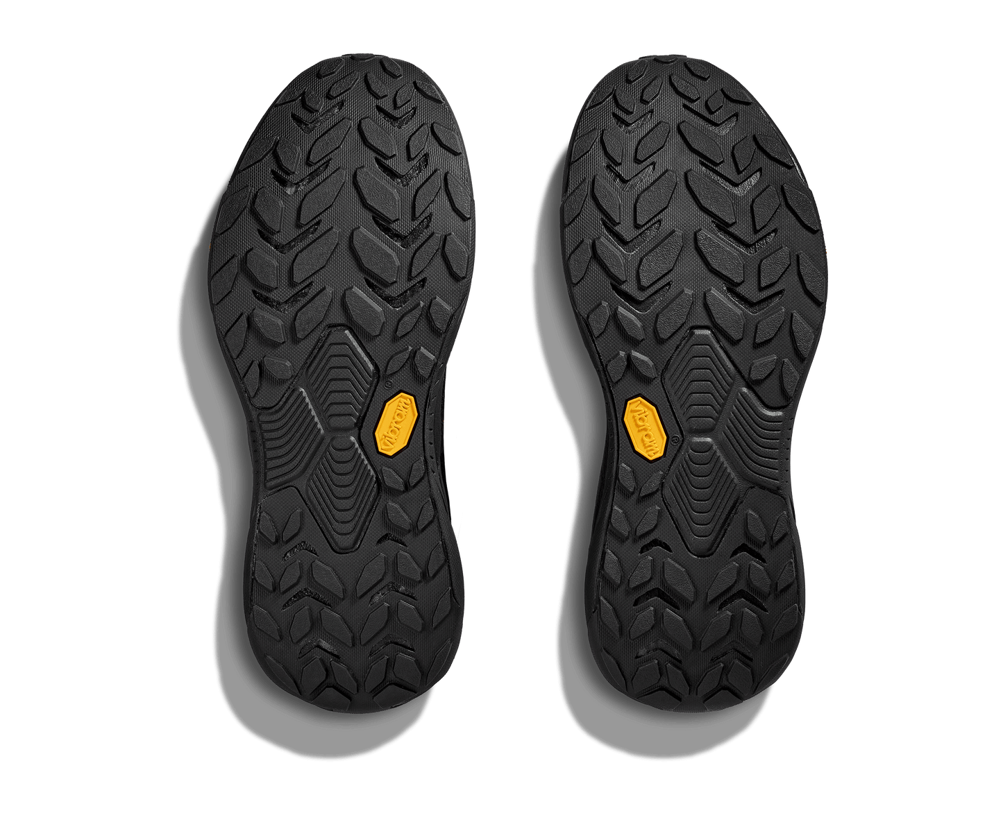 Hoka Transport i herrmodell. Stilren svart sko som är perfekt till vardags med mycket olika aktiviteter. Hos Hoka specialisterna i Sverige.