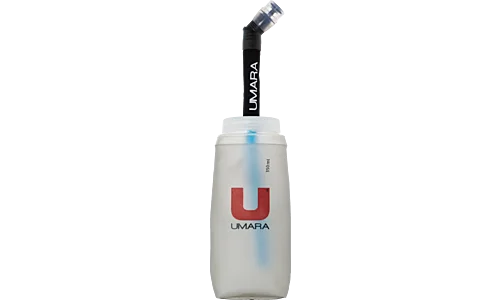 UMARA Awesome Softbottle / Softflaska 350ml. Mjuk och smidigt flaska att förvara vatten, sportdryck eller gel under aktivitet. Sugrör för att förenkla vätskeintag under aktivitet. Umaras logga på flaskan. 