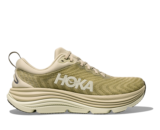 Hoka Gaviota 5 M, skomodell till herr. Denna modell är rymlig i passformen jämfört med andra Hoka skor. Här har ni Hokas stabilaste sko med pronationsstöd. Här går färgen i gröna och beiga toner. Perfekt för löpningen eller arbetspasset där du behöver mycket dämpning. 