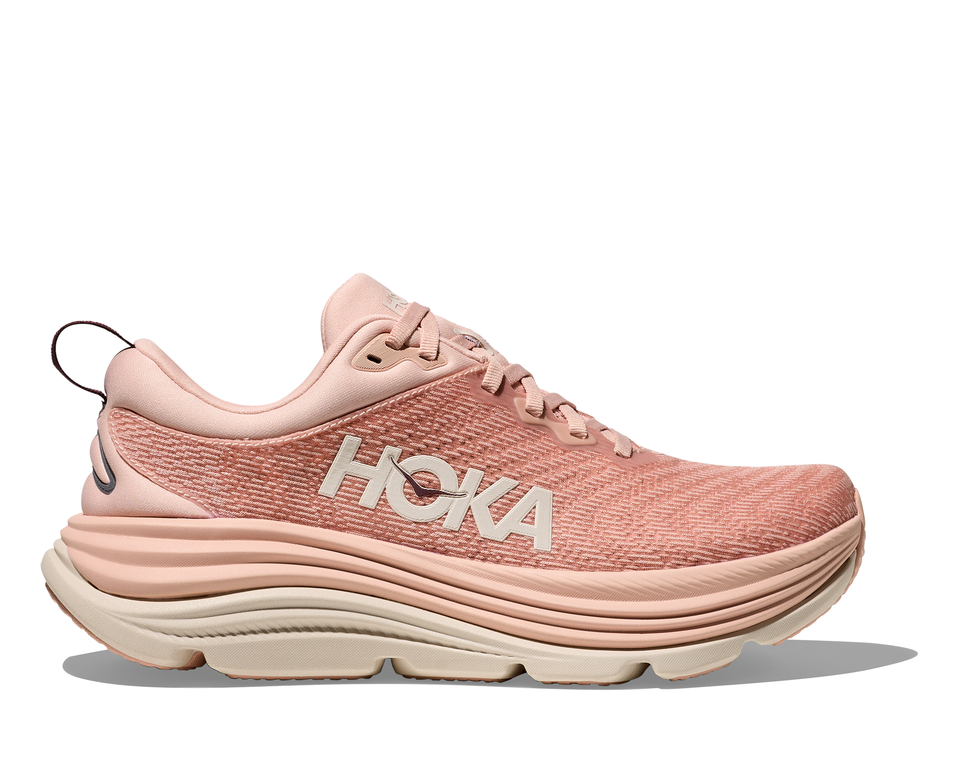 Hoka Gaviota 5 W, skomodell till dam. Denna modell är rymlig i passformen jämfört med andra Hoka skor. Här har ni Hokas stabilaste sko med pronationsstöd. Här går färgen i rosa och beiga nyanser. Perfekt för löpningen eller arbetspasset där du behöver mycket dämpning. 