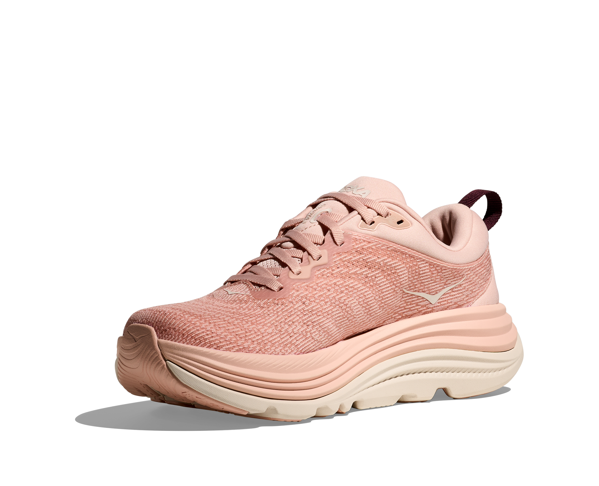 Hoka Gaviota 5 W, skomodell till dam. Denna modell är rymlig i passformen jämfört med andra Hoka skor. Här har ni Hokas stabilaste sko med pronationsstöd. Här går färgen i rosa och beiga nyanser. Perfekt för löpningen eller arbetspasset där du behöver mycket dämpning. 