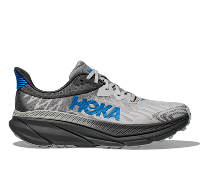 Hoka Challenger ATR 7 wide, herrmodell. Grå och blå sko till att springa eller gå på alla underlag. Hos Hoka specialisterna i Sverige.