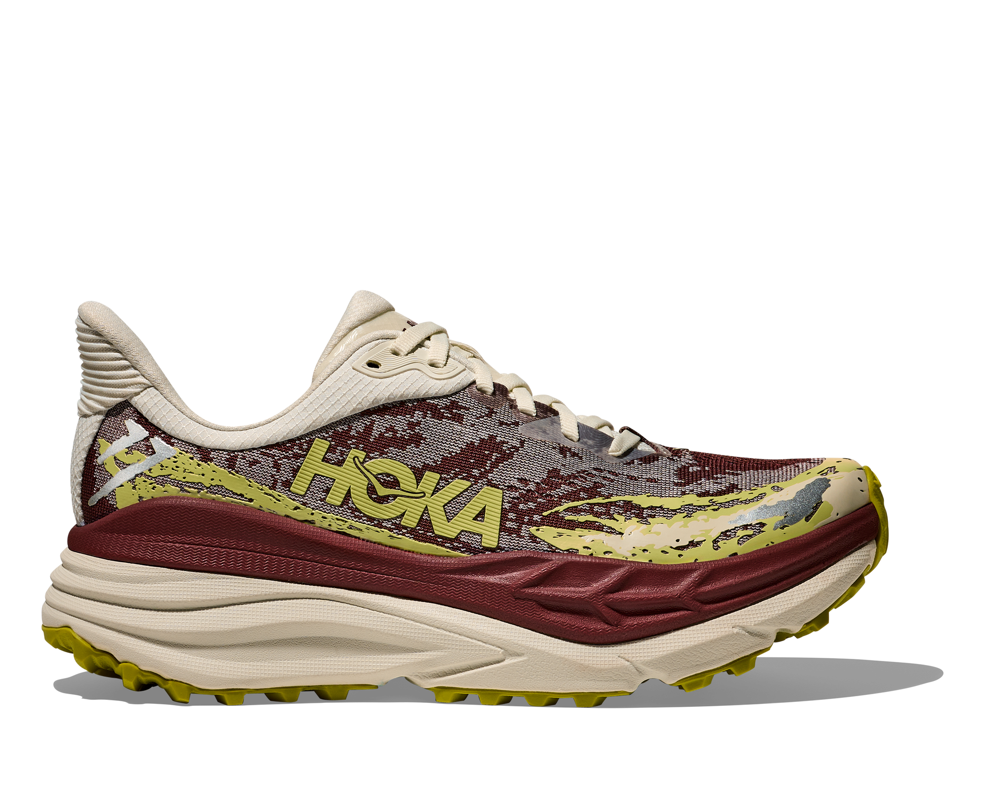 Hoka Stinson 7 W, dammodell. Hybridsko för alla underlag. En av Hokas stabilaste skor med pronationsstöd. En väldämpad sko som avlastar rygg och knä. Färgen här går i röda, gula och beiga nyanser. 