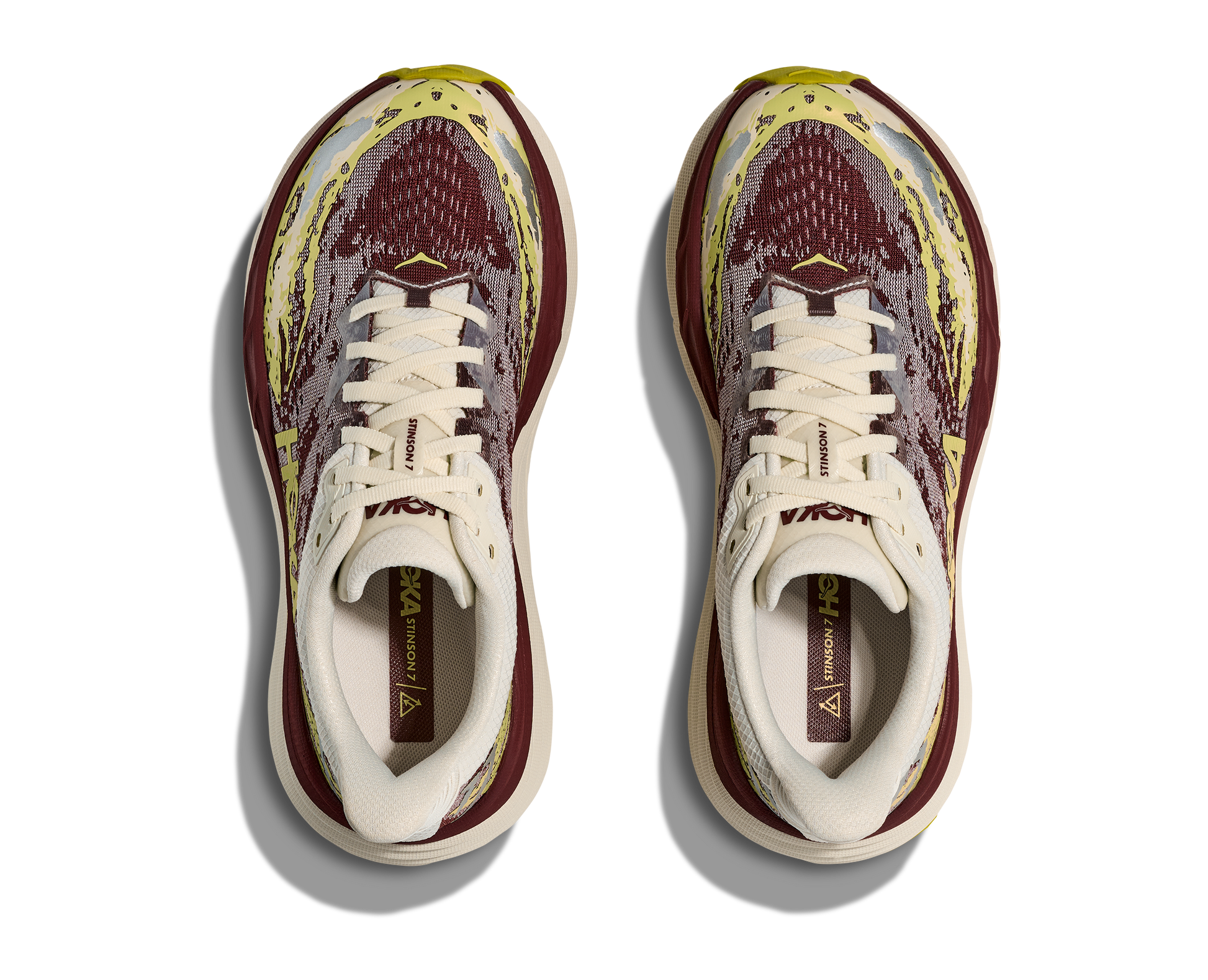 Hoka Stinson 7 W, dammodell. Hybridsko för alla underlag. En av Hokas stabilaste skor med pronationsstöd. En väldämpad sko som avlastar rygg och knä. Färgen här går i röda, gula och beiga nyanser. 