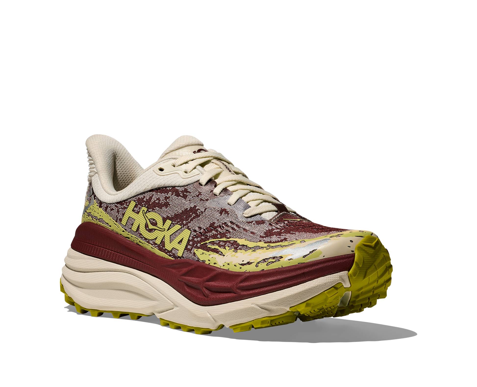 Hoka Stinson 7 W, dammodell. Hybridsko för alla underlag. En av Hokas stabilaste skor med pronationsstöd. En väldämpad sko som avlastar rygg och knä. Färgen här går i röda, gula och beiga nyanser. 