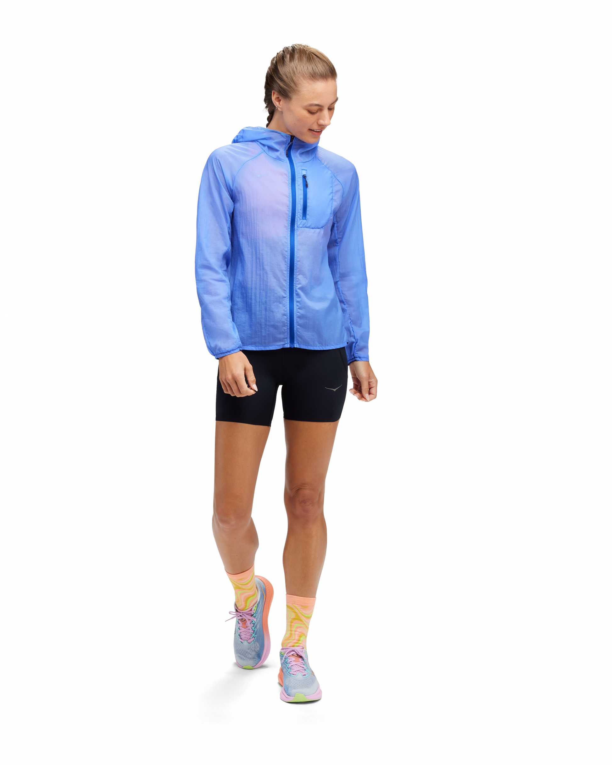 Hoka W Skyflow jacket i violett , ultralätt löparjacka som inte prasslar.  Hos Hoka specialisterna i Sverige.