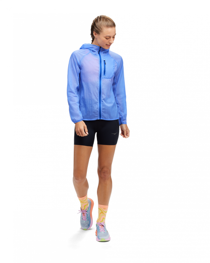 Hoka W Skyflow jacket i violett , ultralätt löparjacka som inte prasslar.  Hos Hoka specialisterna i Sverige.