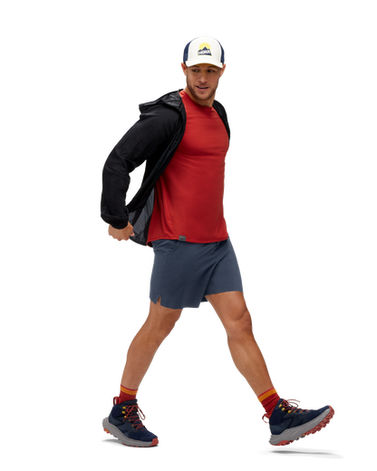 Hoka M Skyflow jacket, svart ultralätt löparjacka som inte prasslar.  Hos Hoka specialisterna i Sverige.