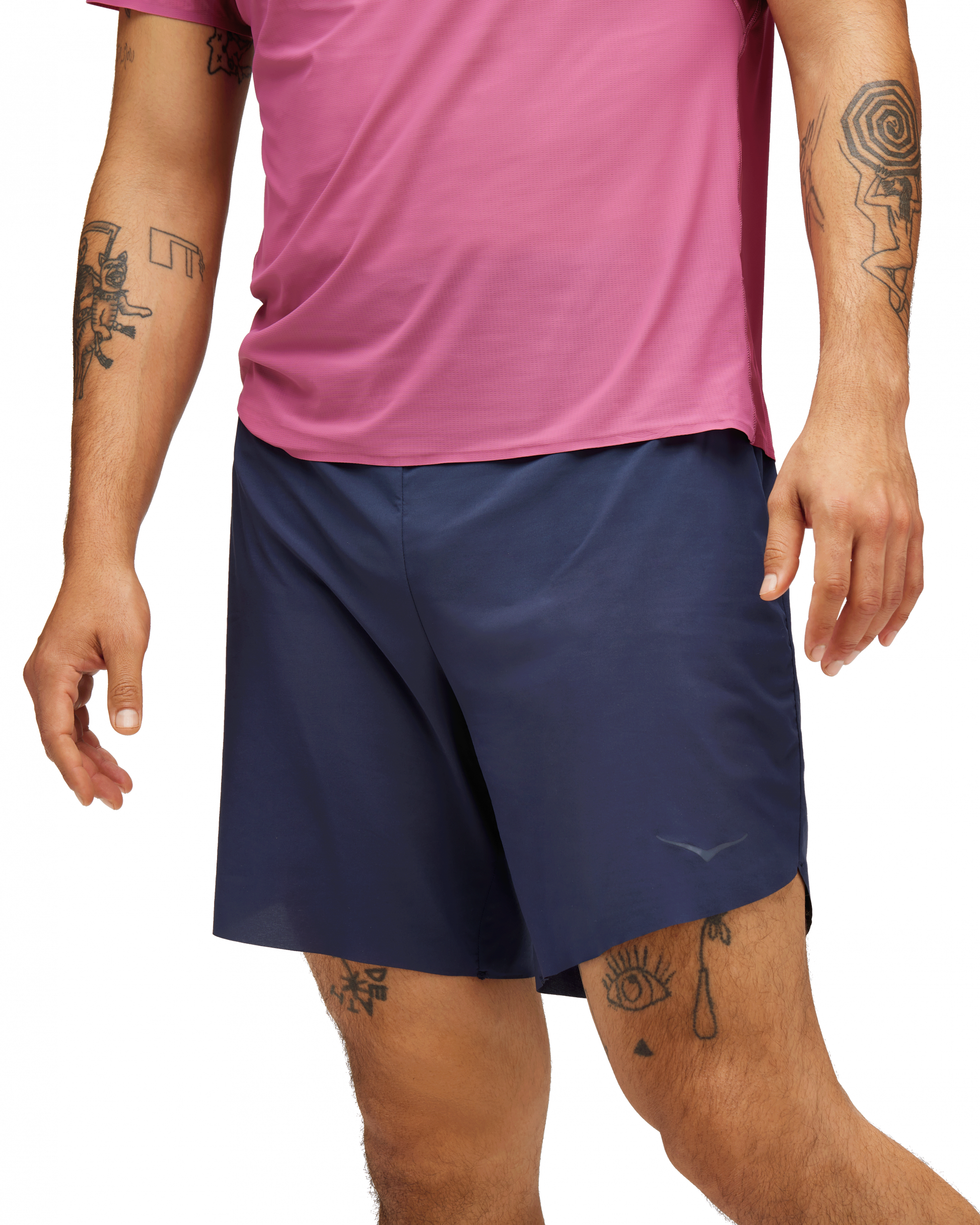 Mörkblåa, klassiska 2in1 shorts men med inbyggt löparbälte för förvaring samt extra fickor i innershortsen. Öglor i linning för att fästa stavar eller flaskor.