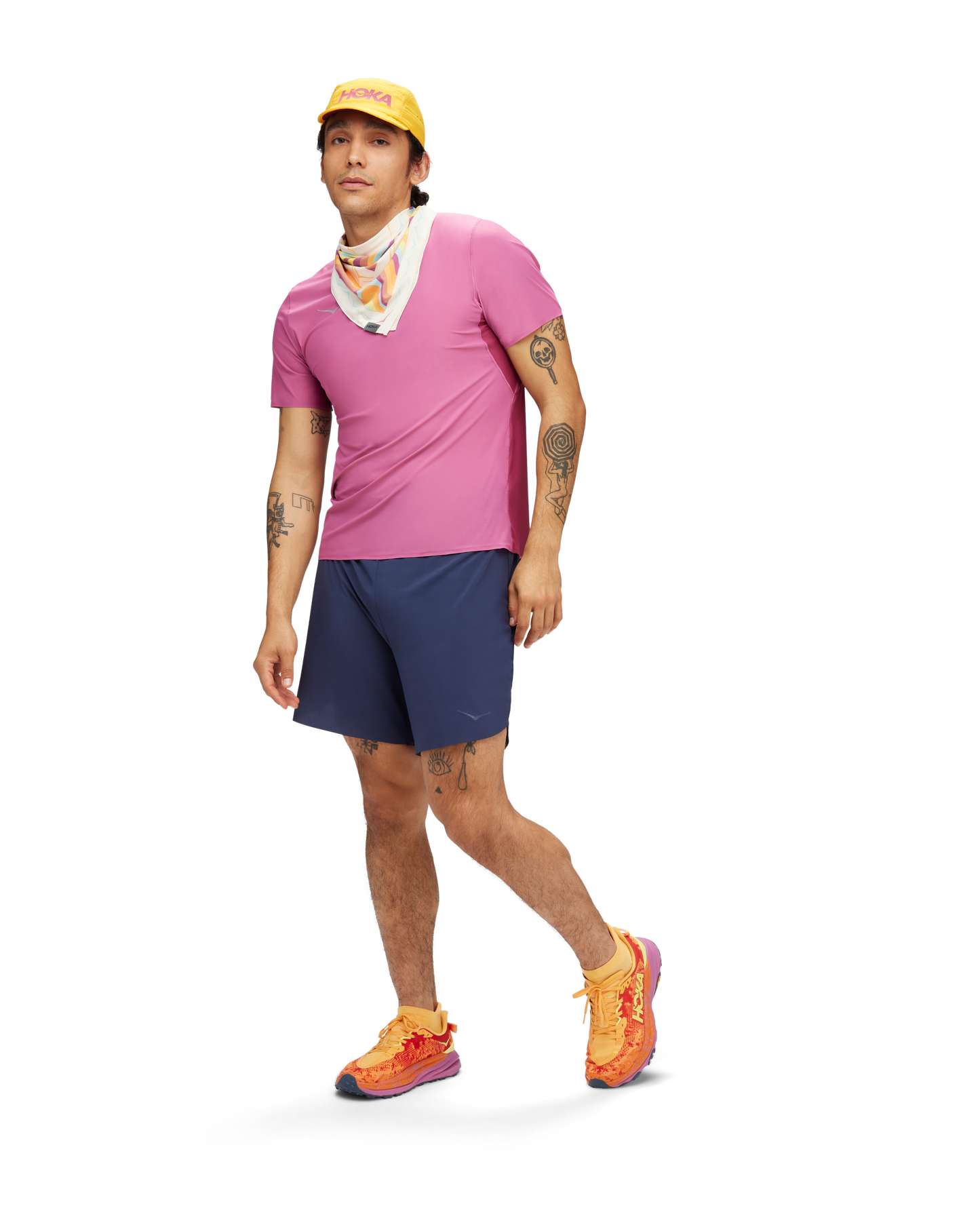 Mörkblåa, klassiska 2in1 shorts men med inbyggt löparbälte för förvaring samt extra fickor i innershortsen. Öglor i linning för att fästa stavar eller flaskor.