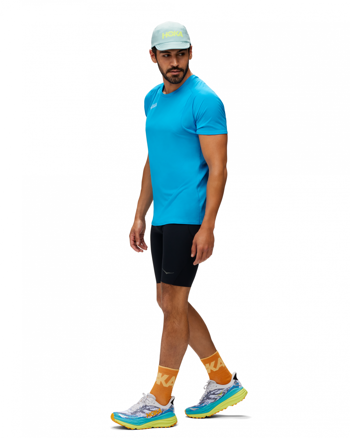 Svarta cykelbyxa-liknande shorts med tight passform. Utrustade med en innerkalsong för extra stöd. Större ficka på  sidan, samt bak med dragkeja. Logga på vänster fram. Dragsko i midjan. 