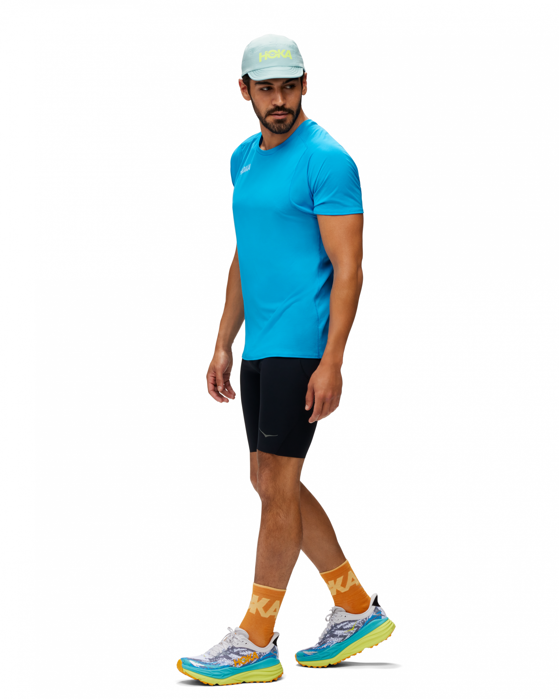 Svarta cykelbyxa-liknande shorts med tight passform. Utrustade med en innerkalsong för extra stöd. Större ficka på  sidan, samt bak med dragkeja. Logga på vänster fram. Dragsko i midjan. 