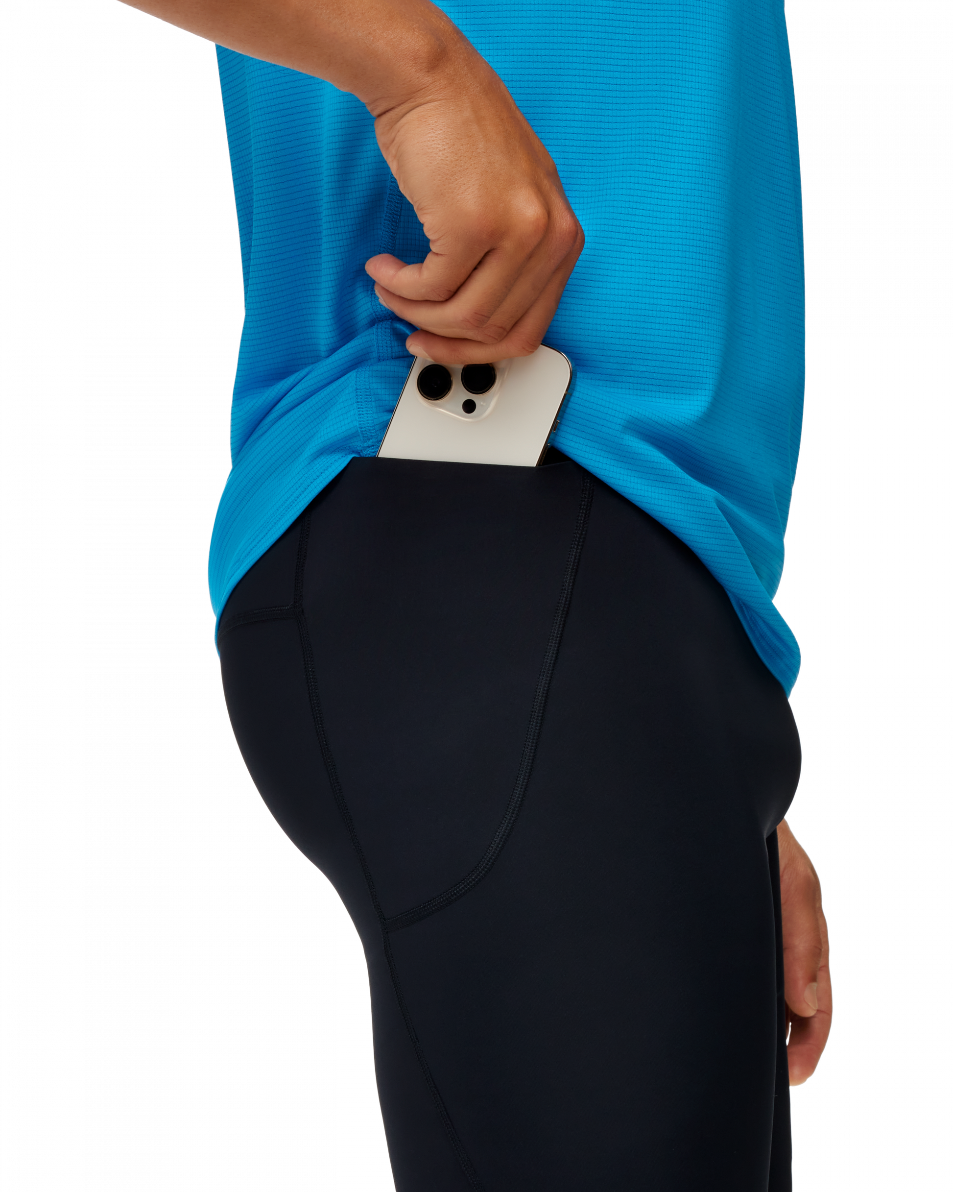 Svarta cykelbyxa-liknande shorts med tight passform. Utrustade med en innerkalsong för extra stöd. Större ficka på  sidan, samt bak med dragkeja. Logga på vänster fram. Dragsko i midjan. 