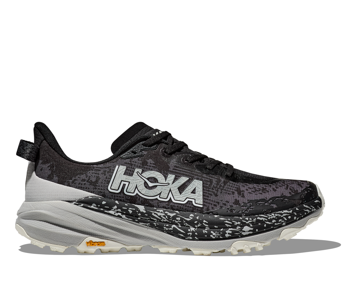 Hoka M Speedgoat 6 - En terräng sko med god dämpning och utmärkt grep. Grå/Svart/Vit färg.