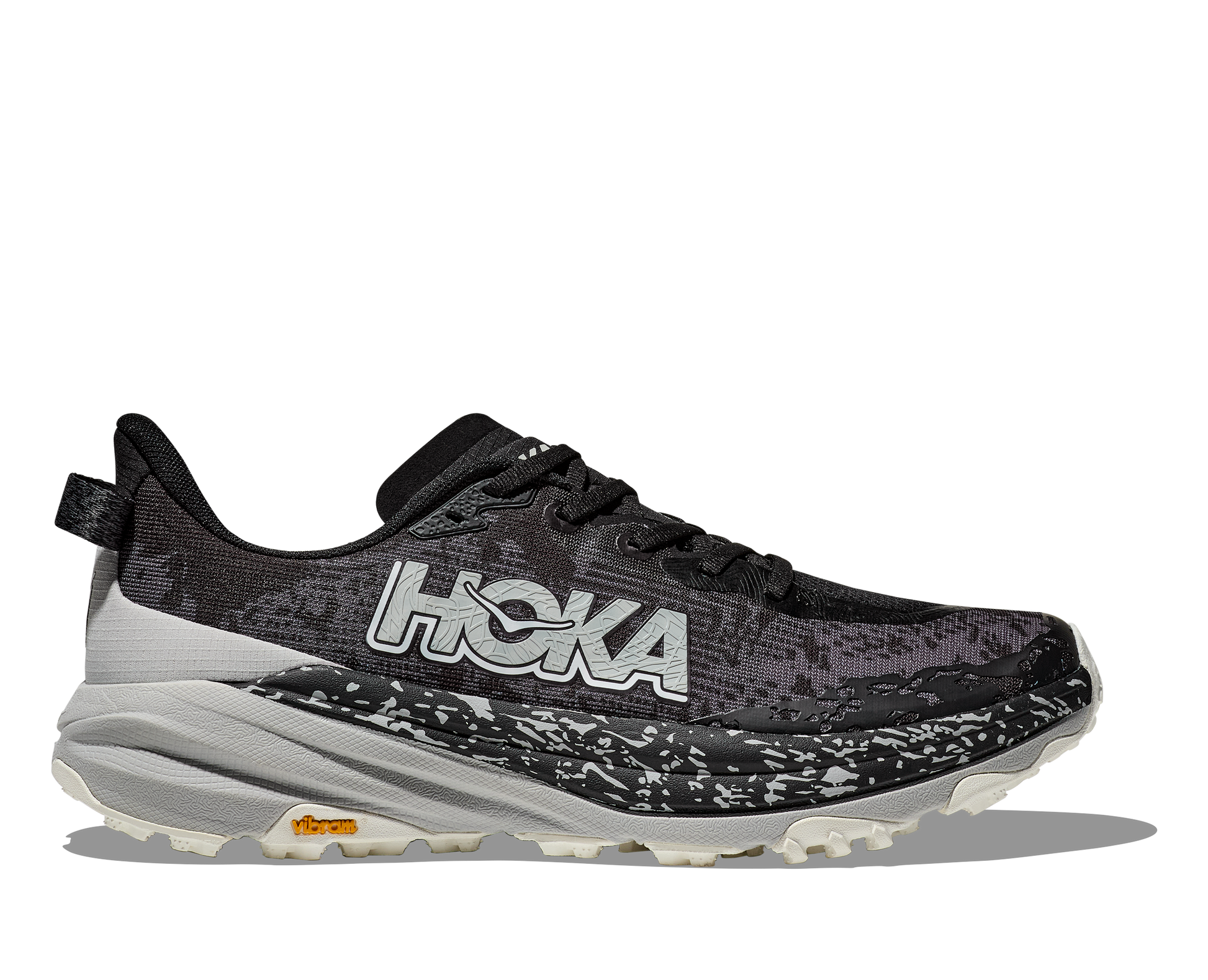 Hoka M Speedgoat 6 - En terräng sko med god dämpning och utmärkt grep. Grå/Svart/Vit färg.